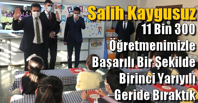 Erzurum İl Milli Eğitim Müdürü Salih Kaygusuz, Öğrencilere Yarıyıl Karnelerini verdi 