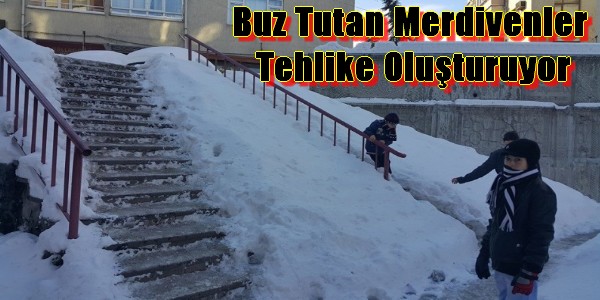 Buz tutan merdivenler tehlike oluşturuyor